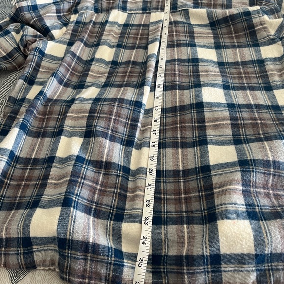 Womens L.L.Bean zip up hooded flannel - Picture 6 of 7